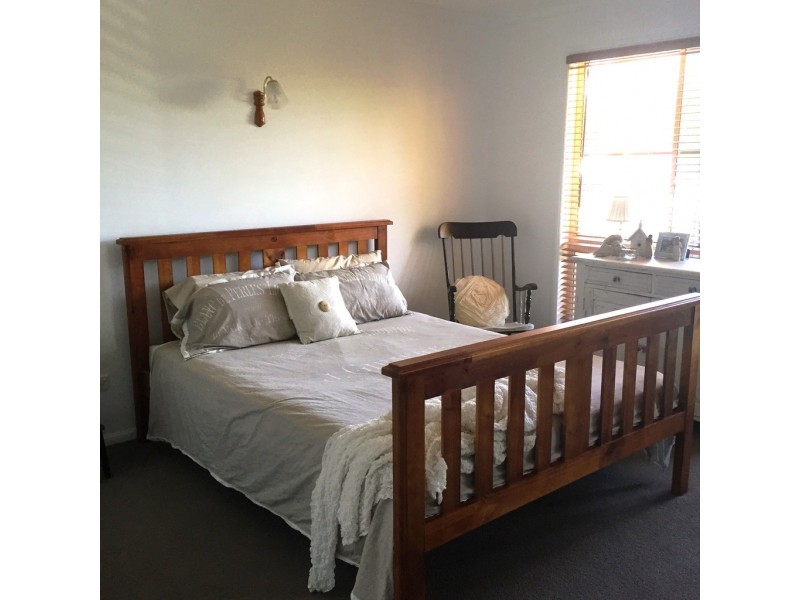 2 Majestic Place, Coral Cove QLD 4670