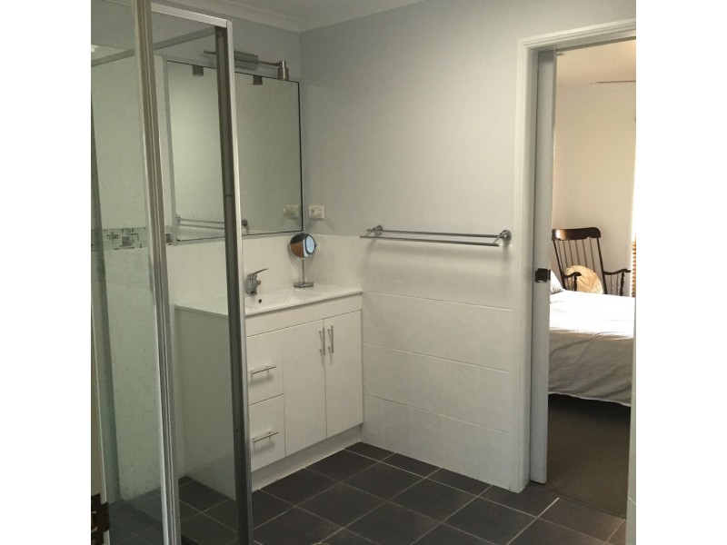 2 Majestic Place, Coral Cove QLD 4670