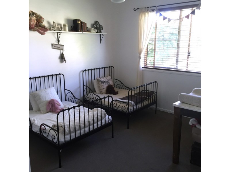 2 Majestic Place, Coral Cove QLD 4670