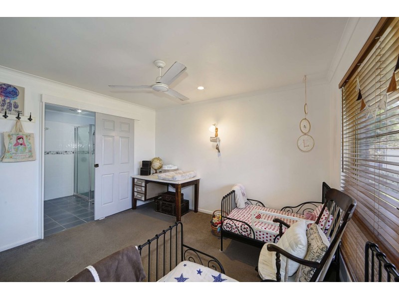 2 Majestic Place, Coral Cove QLD 4670