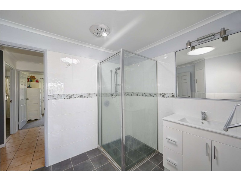 2 Majestic Place, Coral Cove QLD 4670