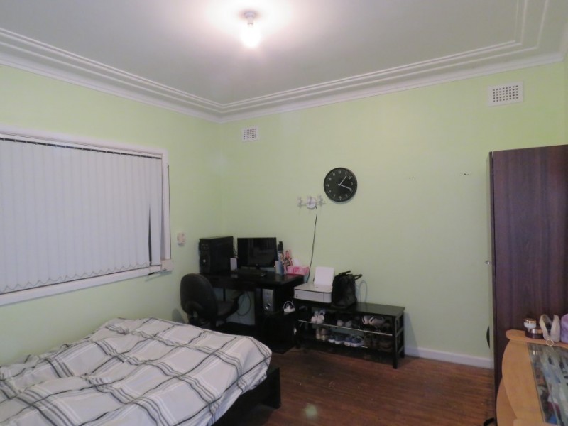 35 Robertson Road, Chester Hill NSW 2162