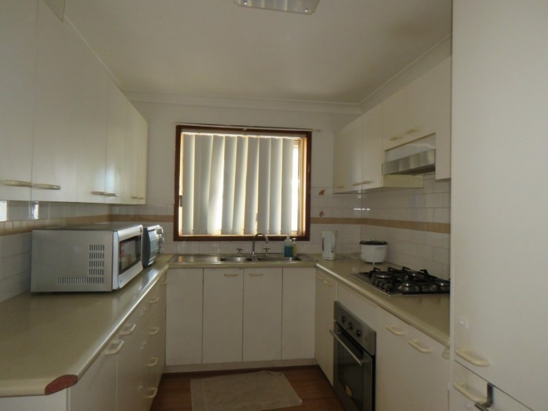 33 Sunny Place, St Johns Park NSW 2176
