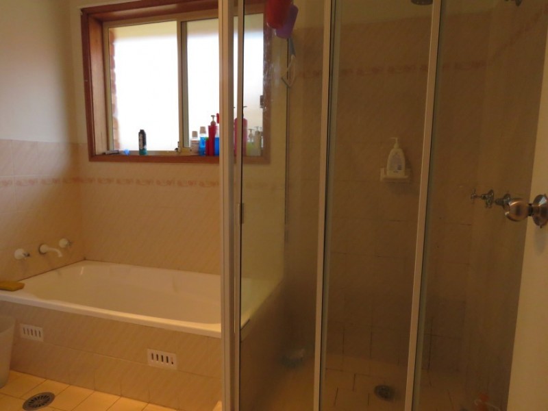 33 Sunny Place, St Johns Park NSW 2176