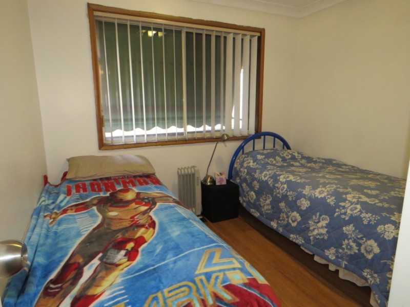 33 Sunny Place, St Johns Park NSW 2176