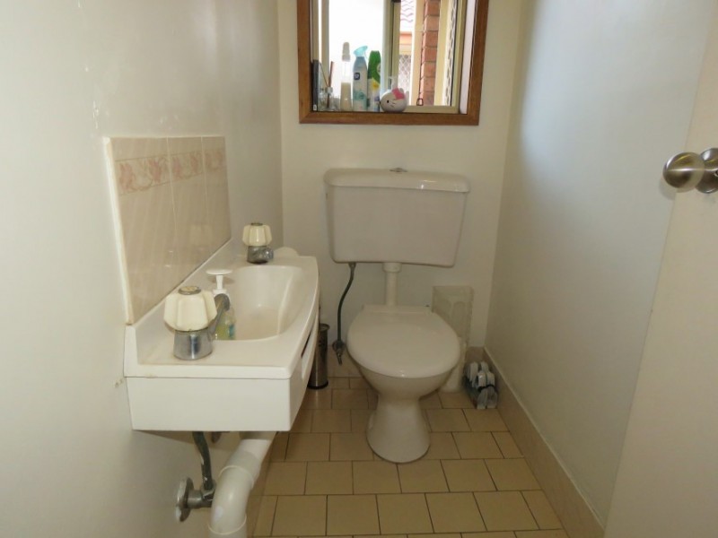 33 Sunny Place, St Johns Park NSW 2176