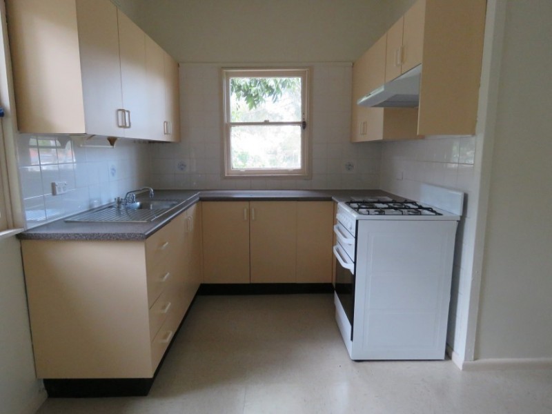 16 Bennett Ave, Carramar NSW 2163