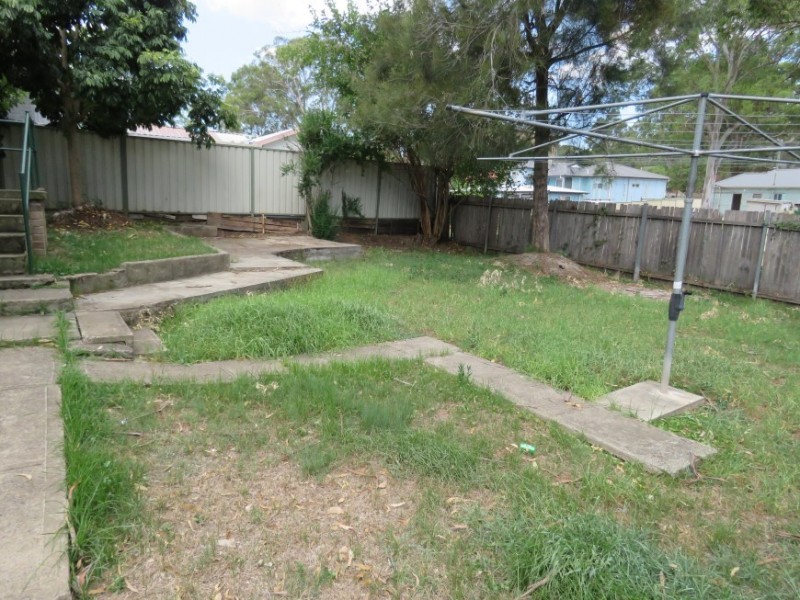 16 Bennett Ave, Carramar NSW 2163