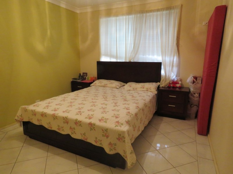 18 Brahma Close, Bossley Park NSW 2176