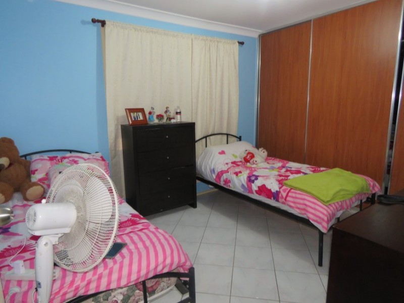 18 Brahma Close, Bossley Park NSW 2176