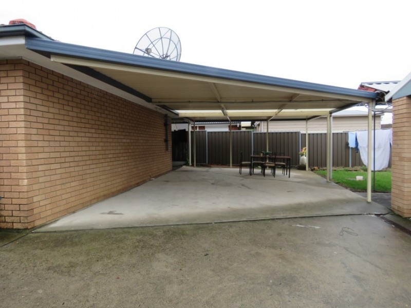 18 Brahma Close, Bossley Park NSW 2176