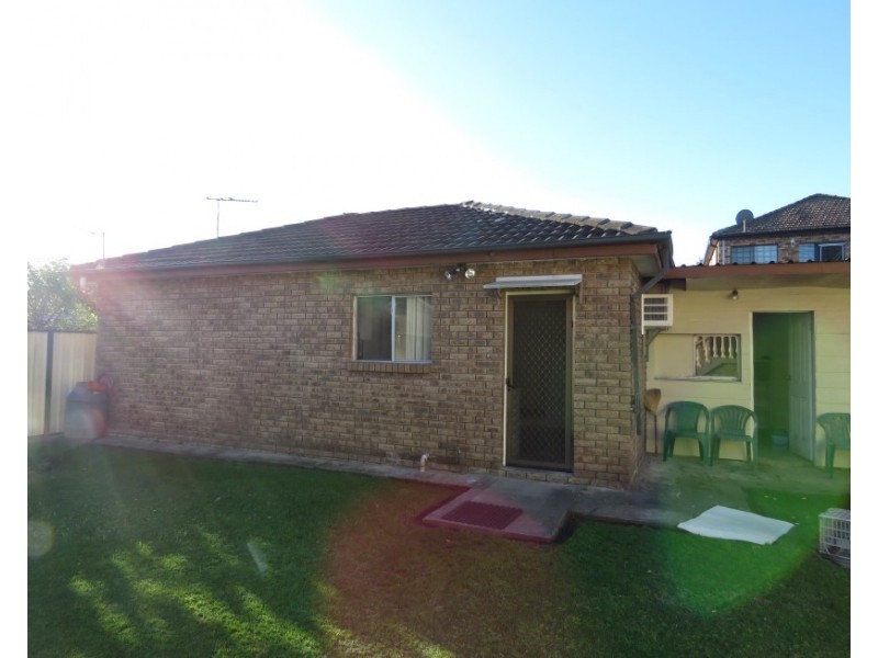 8 Cook Ave, Canley Vale NSW 2166