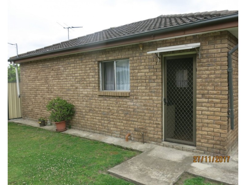 8 Cook Ave, Canley Vale NSW 2166