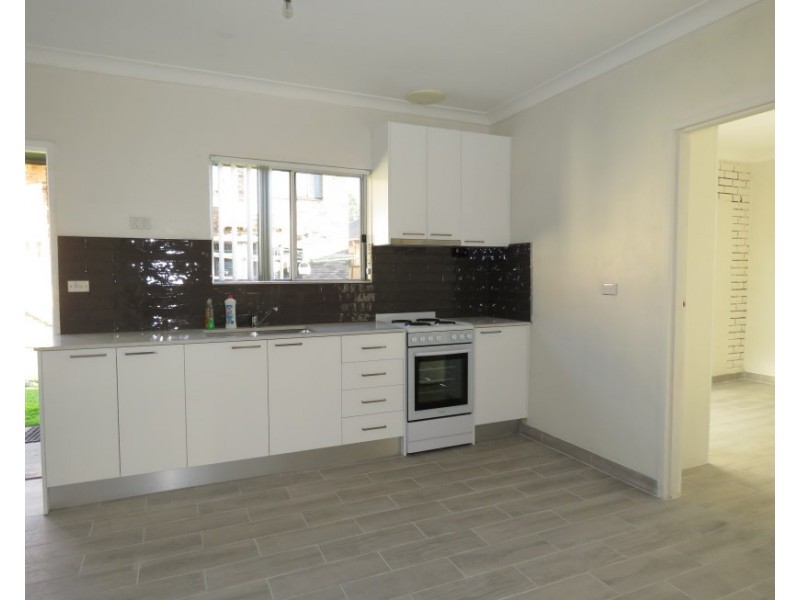 8 Cook Ave, Canley Vale NSW 2166