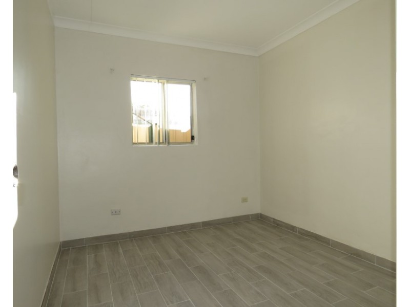 8 Cook Ave, Canley Vale NSW 2166