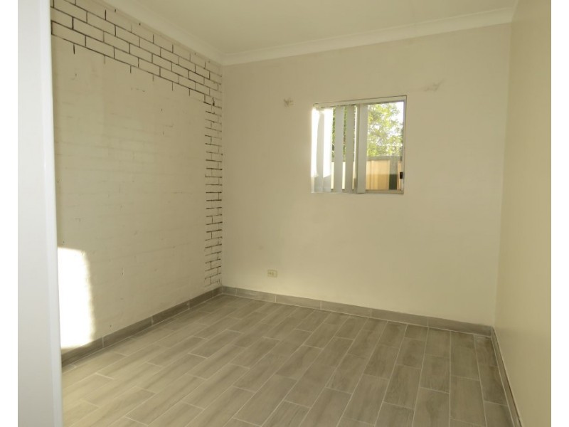 8 Cook Ave, Canley Vale NSW 2166