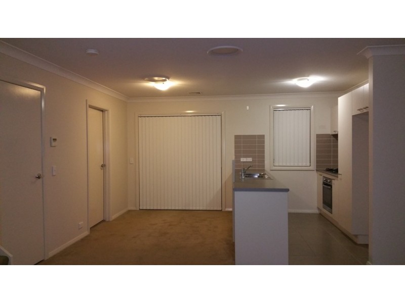 33 Sovereign Circuit, Glenfield NSW 2167