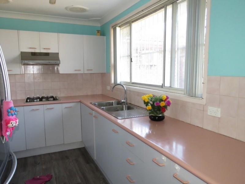 8 Gove Avenue, Green Valley NSW 2168