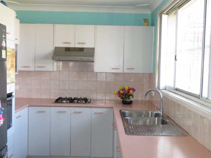 8 Gove Avenue, Green Valley NSW 2168