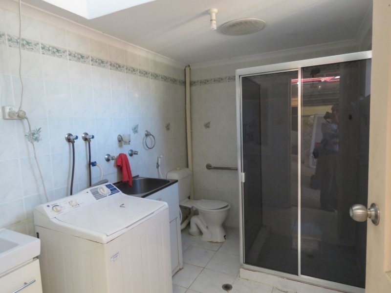 8 Gove Avenue, Green Valley NSW 2168