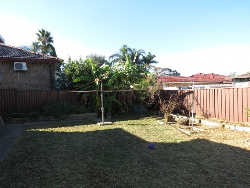 8 Gove Avenue, Green Valley NSW 2168