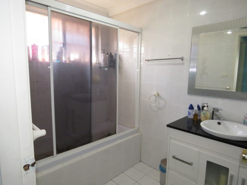 8 Gove Avenue, Green Valley NSW 2168