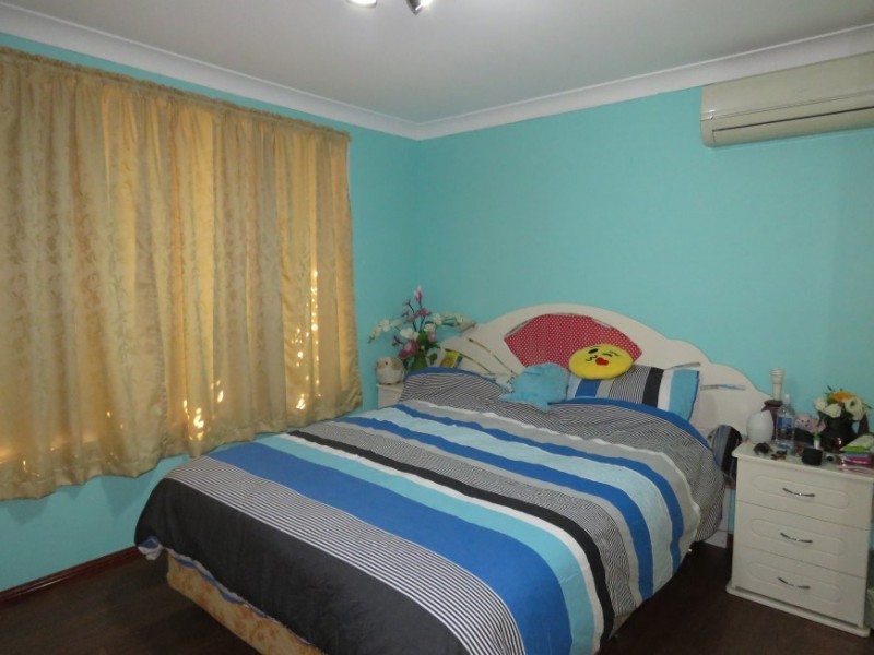 8 Gove Avenue, Green Valley NSW 2168