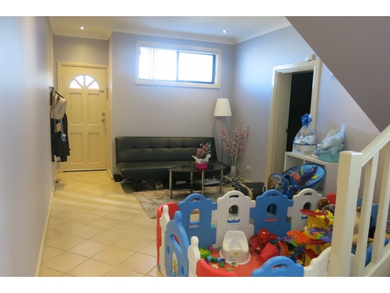 16a The Grove, Fairfield NSW 2165