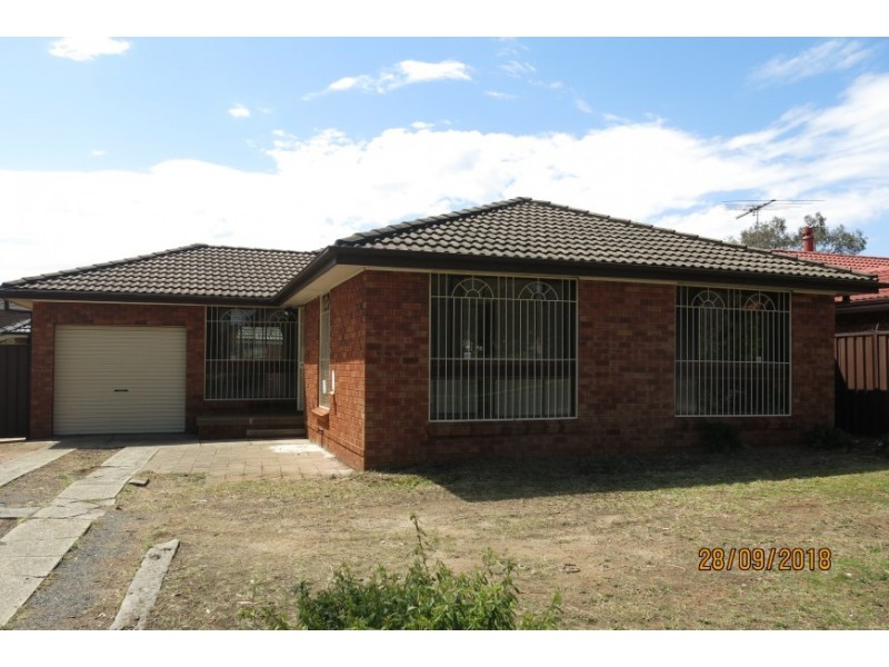 33 Essendon Street, St Johns Park NSW 2176