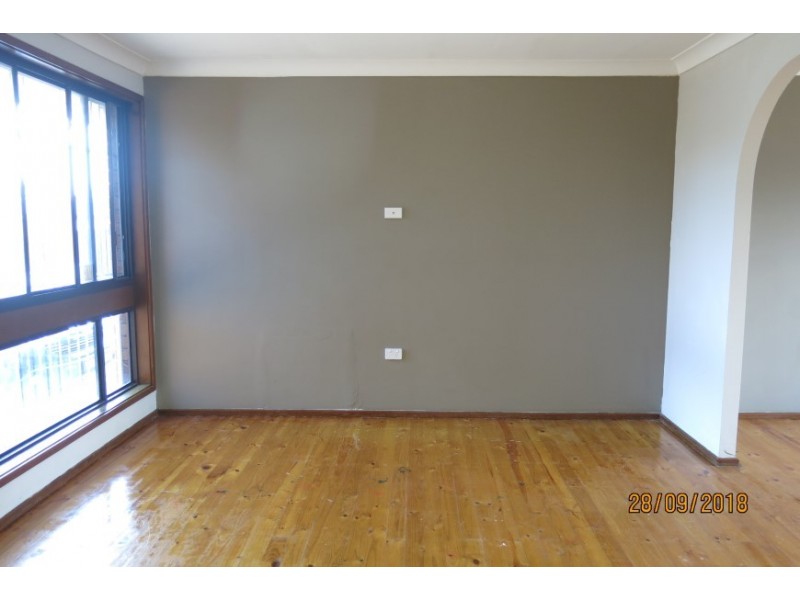 33 Essendon Street, St Johns Park NSW 2176