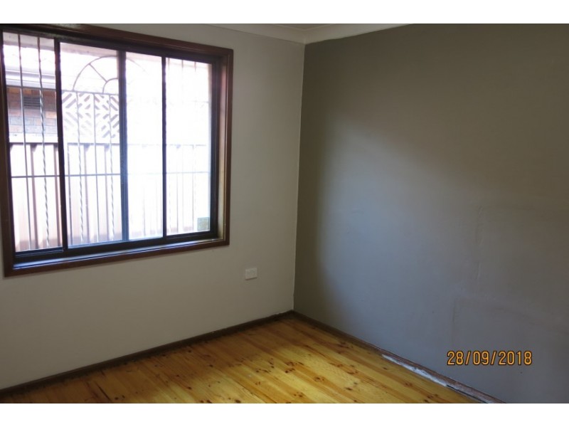 33 Essendon Street, St Johns Park NSW 2176