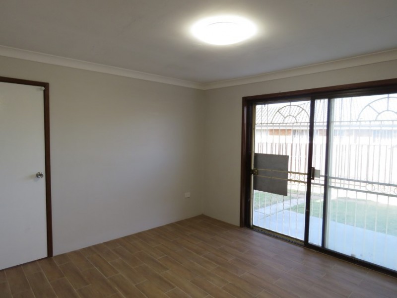 33 Essendon Street, St Johns Park NSW 2176