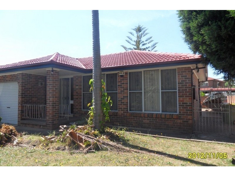 32 Melbourne Road, St Johns Park NSW 2176