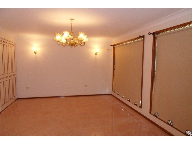 32 Melbourne Road, St Johns Park NSW 2176