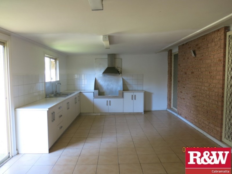 21 Murwillumbah Ave, Hoxton Park NSW 2171