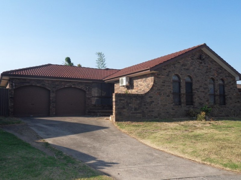 8 Novar Place, St Johns Park NSW 2176