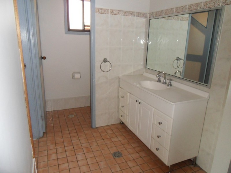 8 Novar Place, St Johns Park NSW 2176