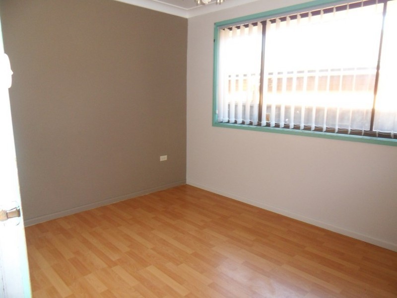 8 Novar Place, St Johns Park NSW 2176