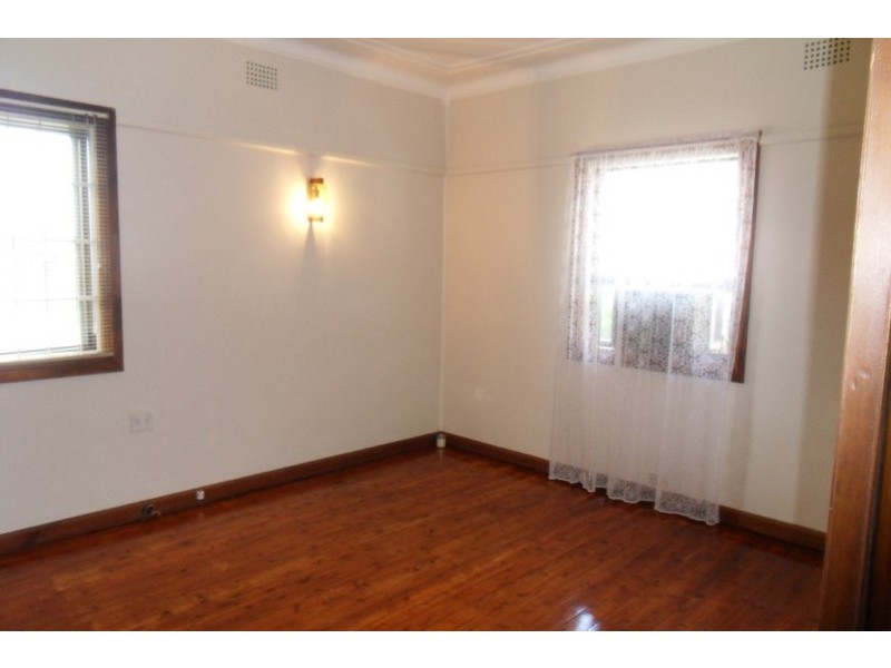 143 River Ave, Fairfield East NSW 2165