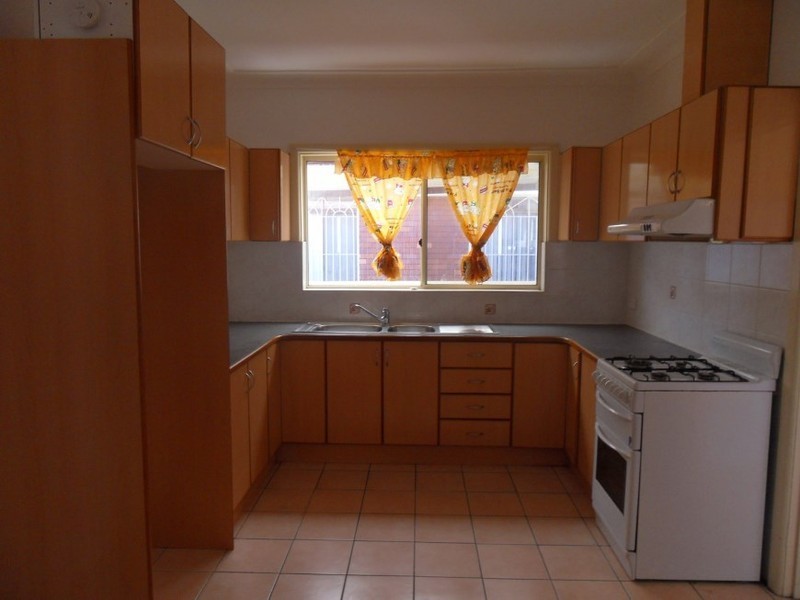 28 Wyong, Canley Heights NSW 2166