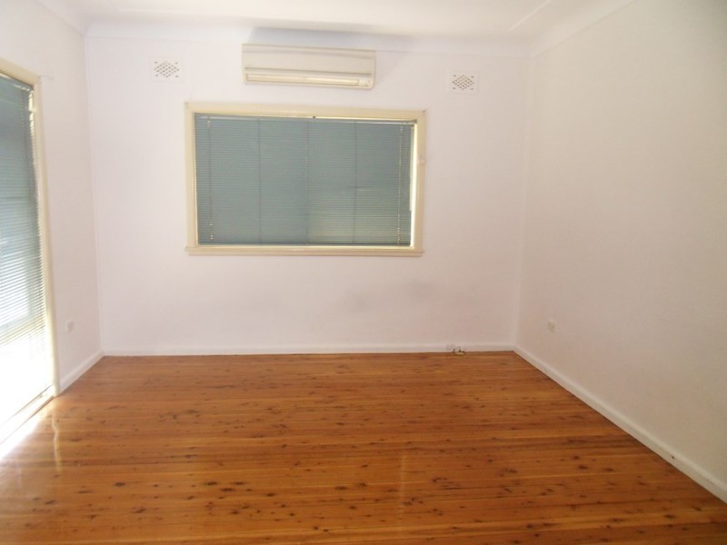 28 Wyong, Canley Heights NSW 2166