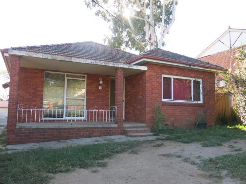 11 Chiswick Road, Greenacre NSW 2190
