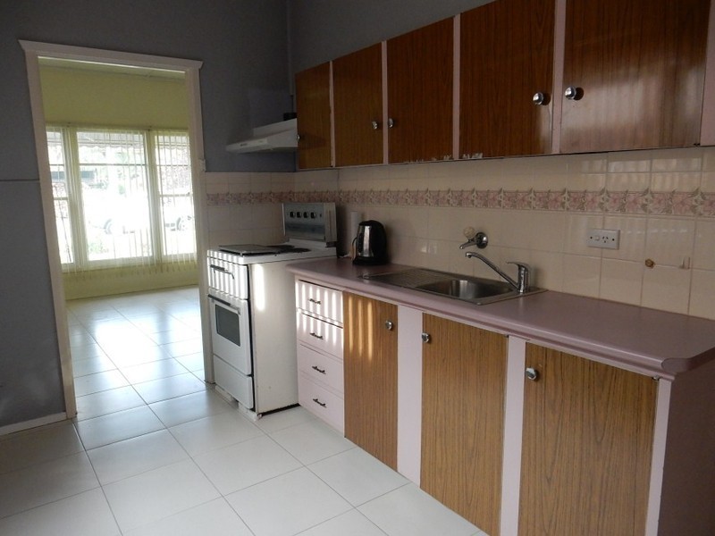 25 The Grove, Fairfield NSW 2165