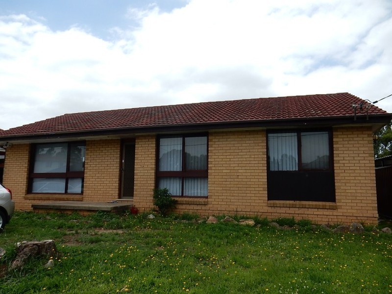 1 Glenlea Street, Canley Heights NSW 2166