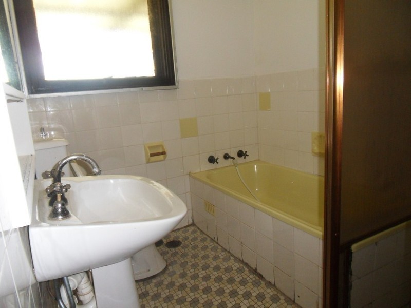 1 Glenlea Street, Canley Heights NSW 2166