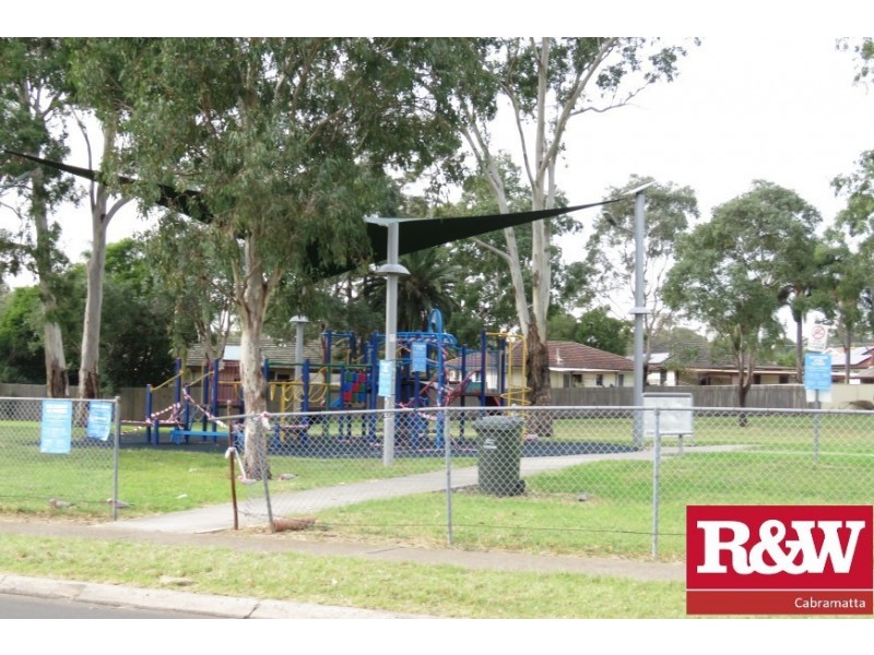 15 Eucumbene Crescent, Heckenberg NSW 2168