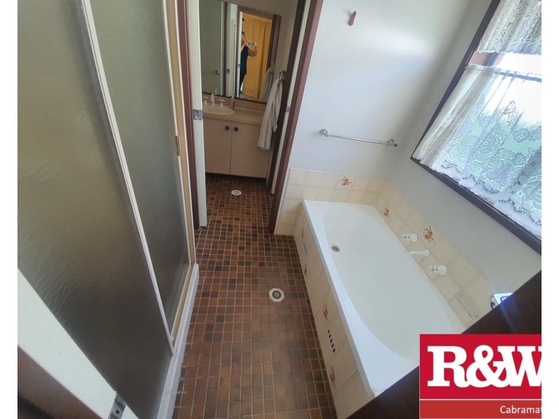 62 TUNCURRY STREET, Bossley Park NSW 2176