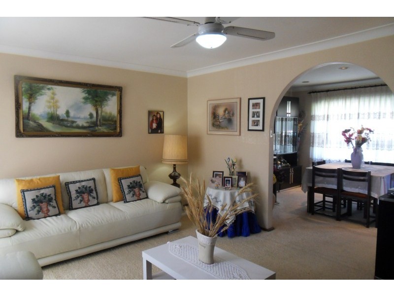 6 Concord Place, St Johns Park NSW 2176