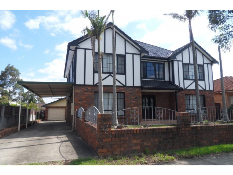 28 Salter Road, Bossley Park NSW 2176