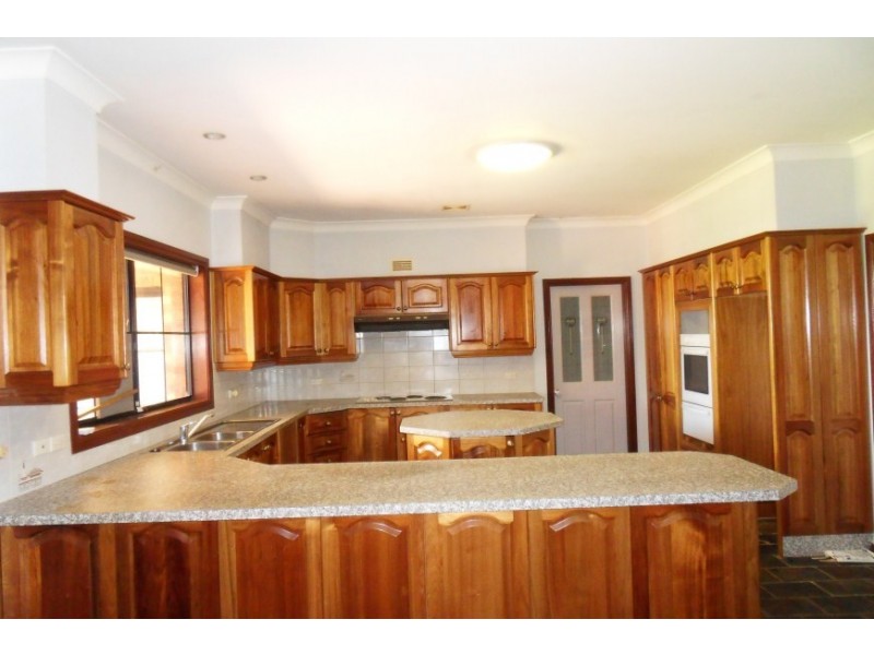 28 Salter Road, Bossley Park NSW 2176